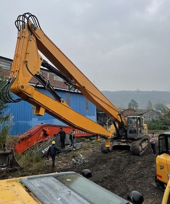 Długa ręka z hydraulicznym łamaczem