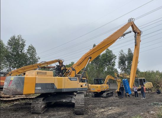 Długa ręka z hydraulicznym łamaczem